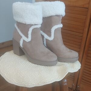 Cozy Shearling-Lined Women's Boots